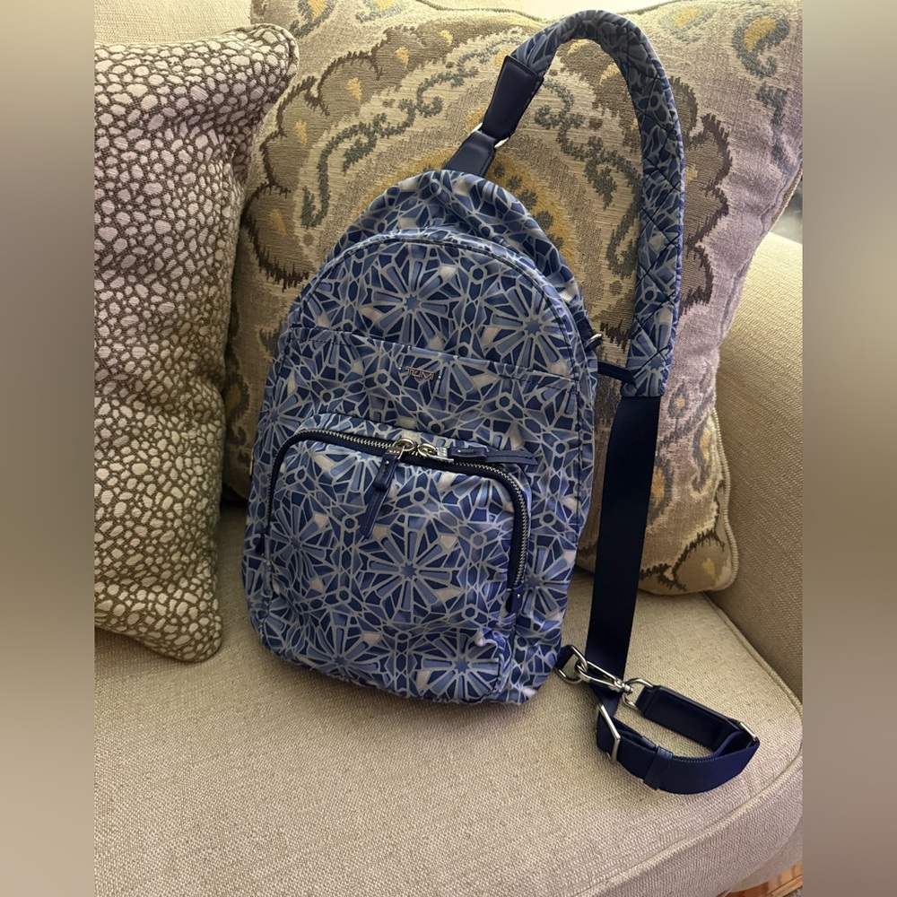 Tumi Voyager Brive Sling bag